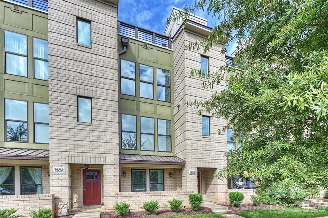 Photo - 1555 Duckworth Ave