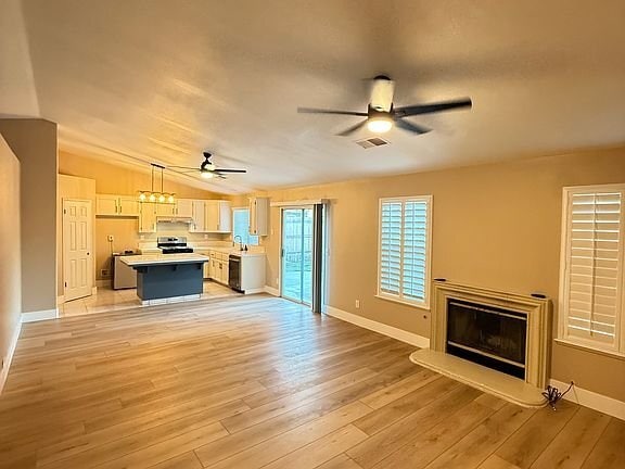 Photo - 520 W Pepper Dr