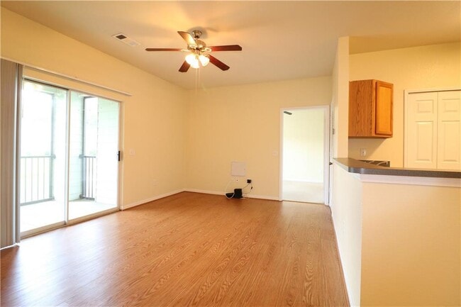 Photo - 447 W Longleaf Dr