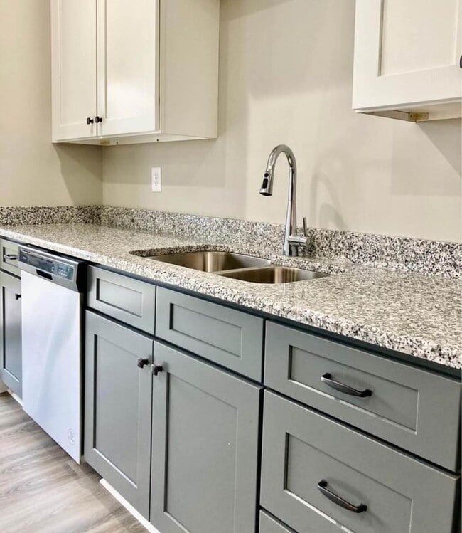 Photo - 1330 Maid Marian Ln