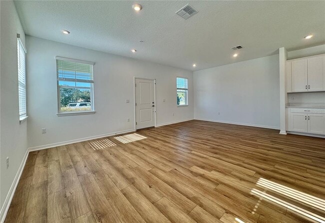 Photo - 301 Platform Ln