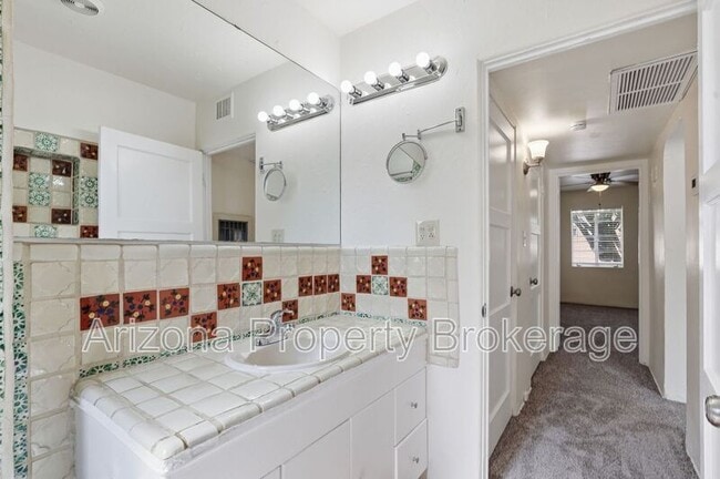 Photo - 1137 W Glenrosa Ave Unit 2