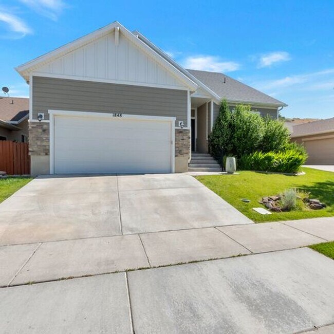 Photo - Lehi Rambler with charming cottage design