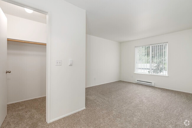 2BR, 2BA - 1,025SF Primary Bedroom
