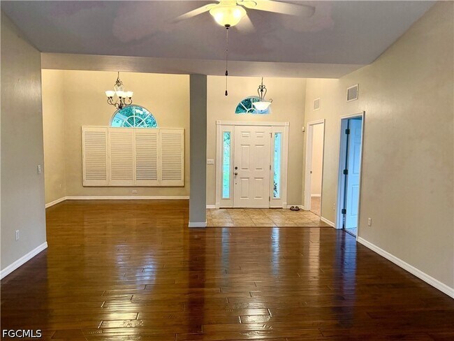 Photo - 1466 Argyle Dr