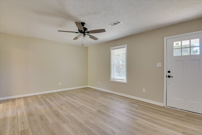 Photo - 2325 Travis Rd
