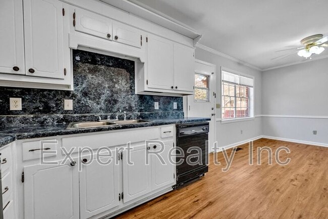 Photo - 822 Linbard Ln