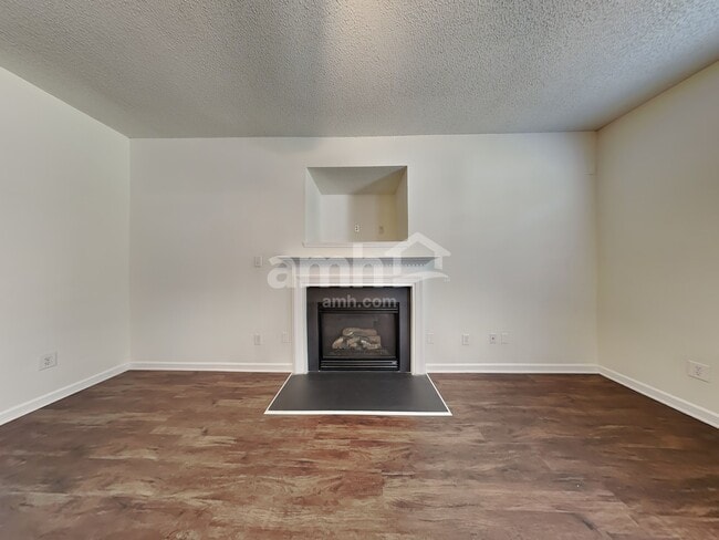 Photo - 6016 Glen Way Dr