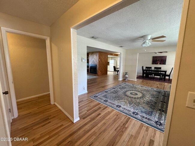 Photo - 730 Lindenwood Cir E