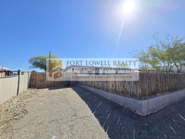 Photo - Central 2 Bed / 1 Bath with Yard Casa