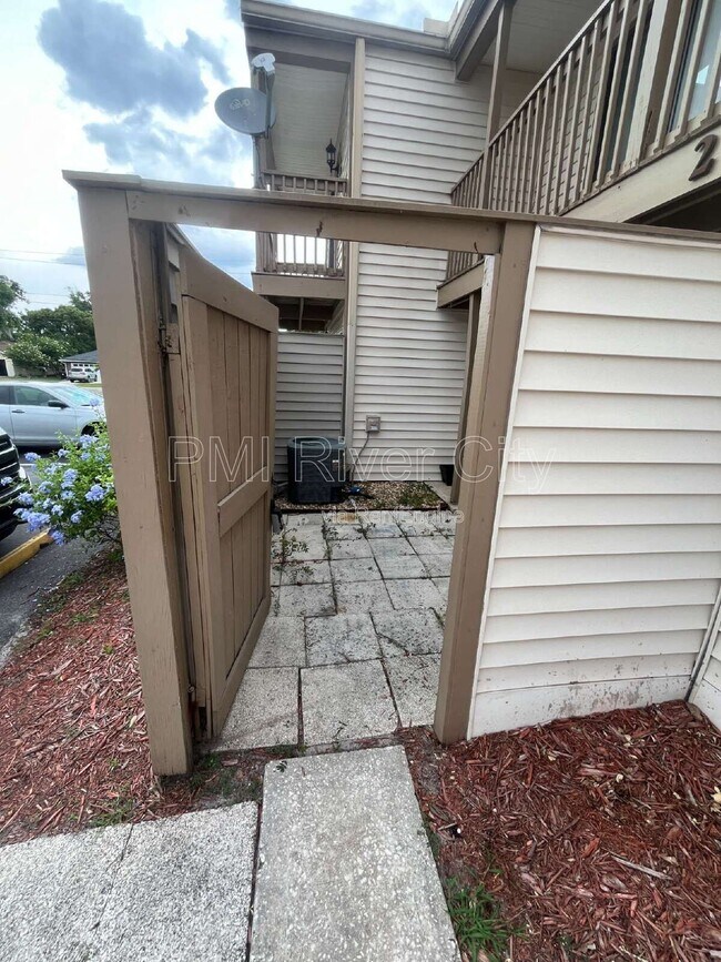 Photo - 2300 Twelve Oaks Dr Unit Apt F2