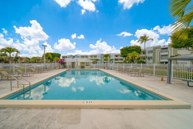 Photo - 10795 SW 108th Ave Unit 304