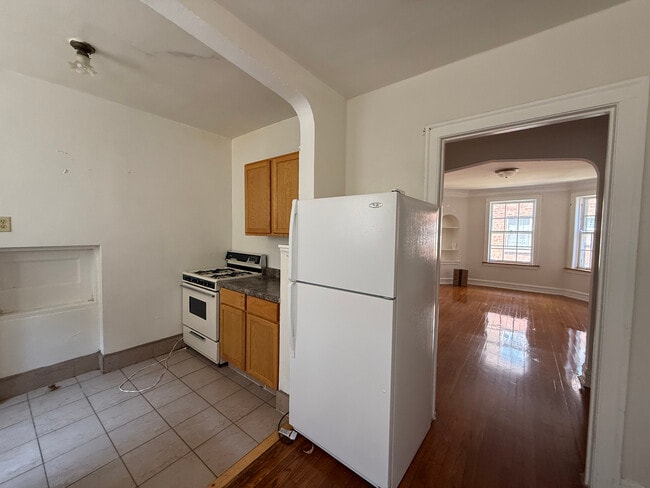 Photo - 7411 N Damen Ave