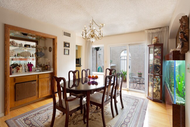 Photo - 5401 Zelzah Ave