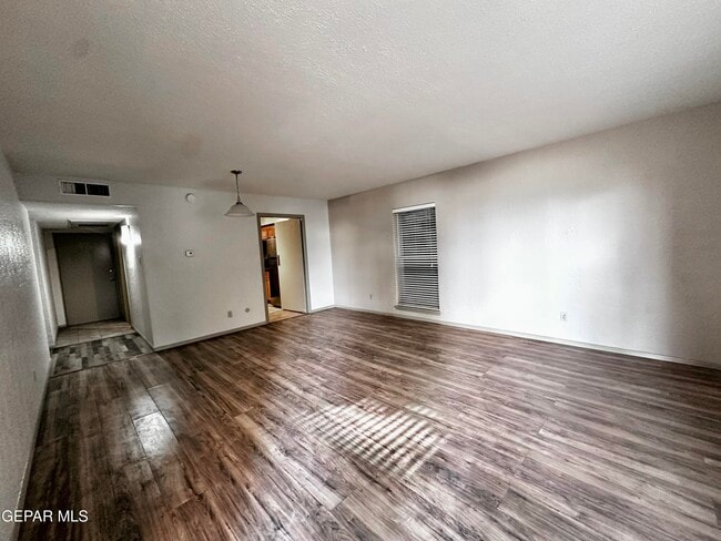 Photo - 4433 N Stanton St Unidad C 205