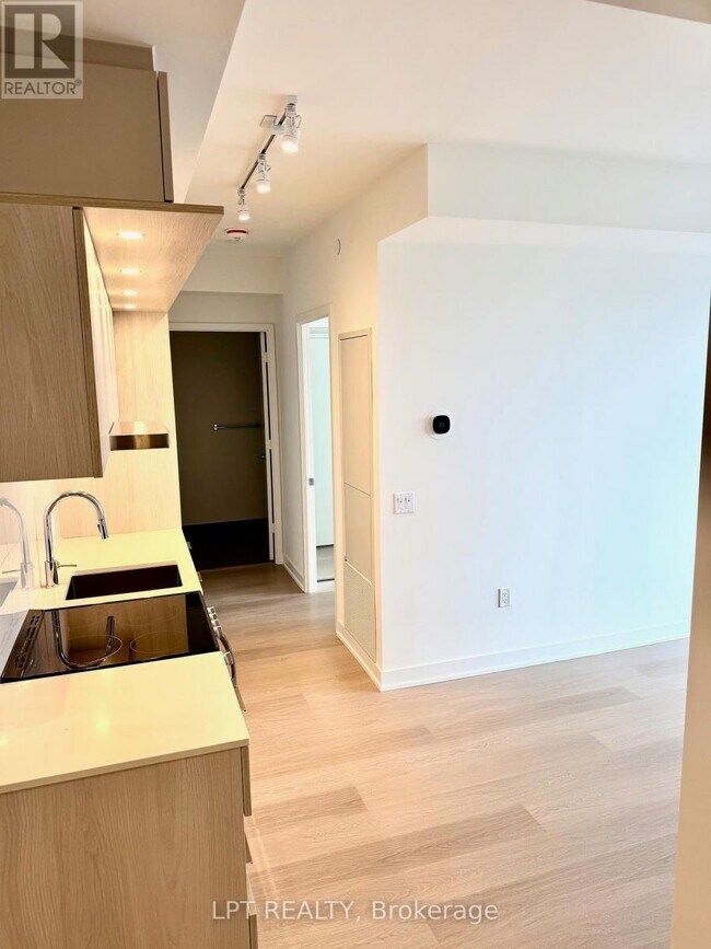 Photo - 448 Burnhamthorpe Rd W Unit 1201