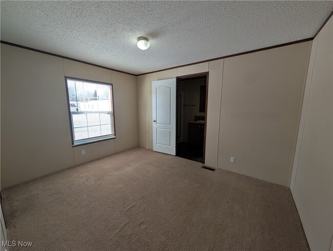 Photo - 235 Chaucer Ct