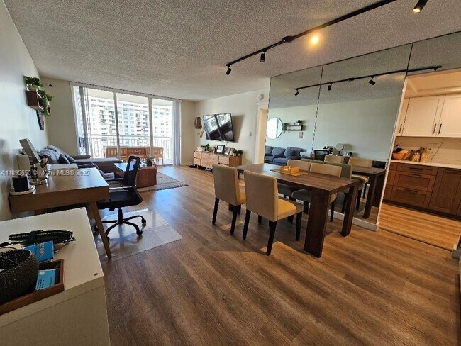 Photo - 18061 Biscayne Blvd Unidad 1602