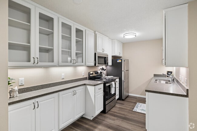 2BR, 1BA - 913SF - Kitchen - Bridgewood Estates