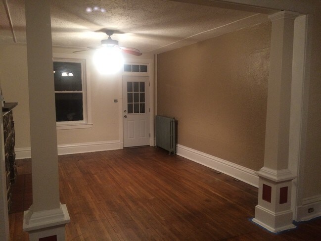 Sala de estar - 3021 Derry St