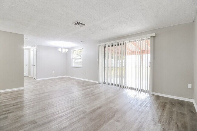 Photo - 27084 Roper Rd