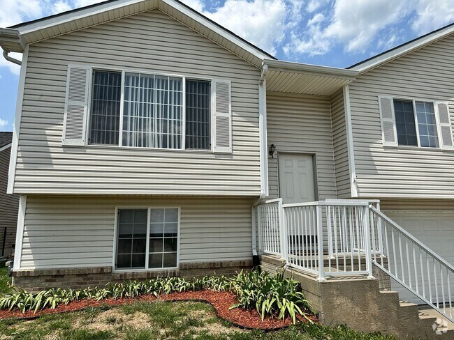 Building Photo - Nice Home in Excellent Family Neighborhood...