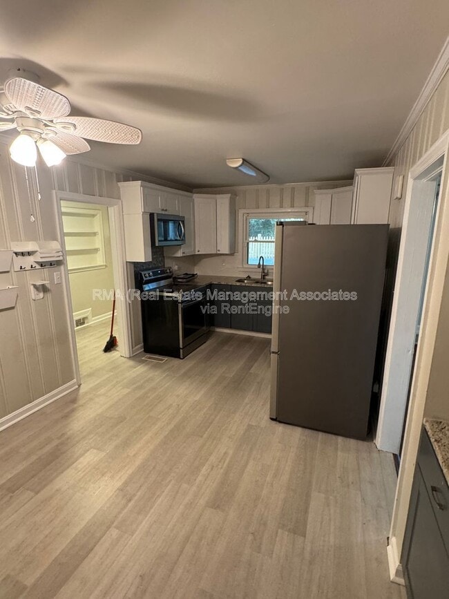 Photo - 1122 Maple Dr