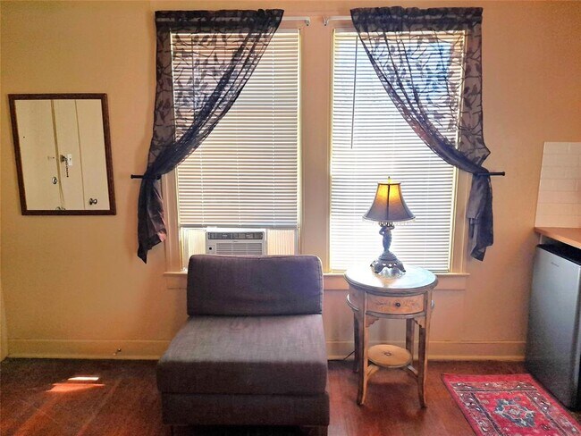 1906 San Gabriel St Unidad 12