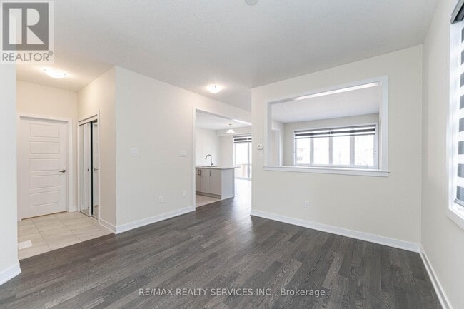 Photo - 82 STARBOARD Cres