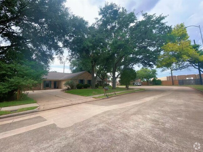 Building Photo - 3010 Flintwood Dr Rental