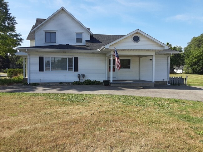 First Floor Apartment - 3329 Sashabaw Rd Unit #1