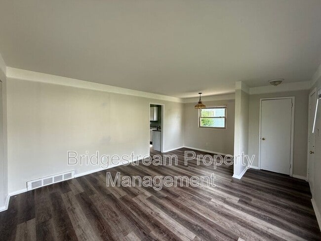 Photo - 408 Towanda Cir