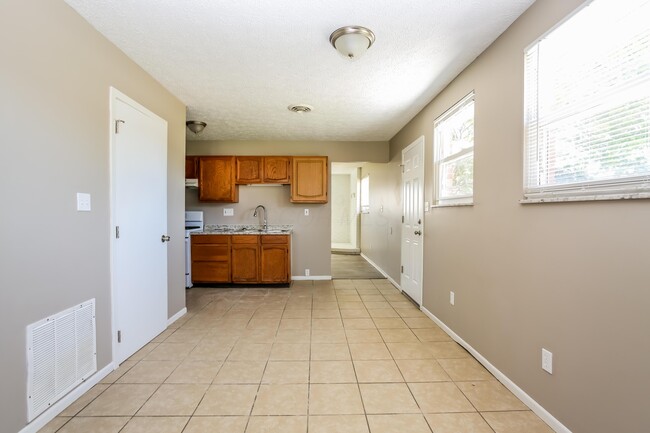 Photo - 1305 Coburg Rd