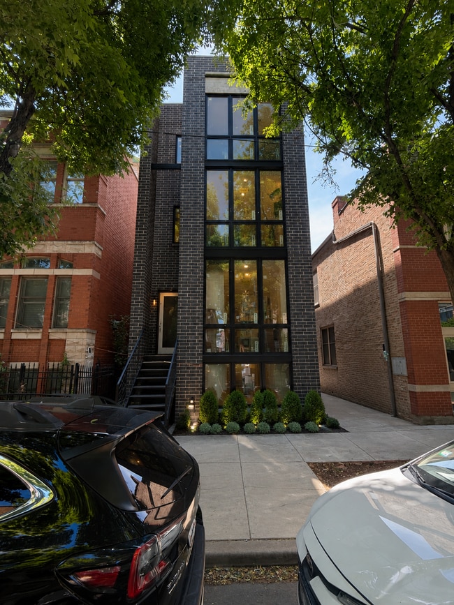 Building Photo - 1073 W Polk St Unit 3