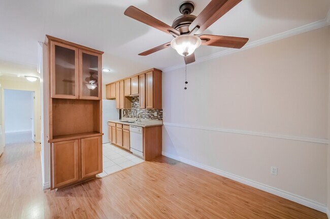 Photo - 1760 S El Camino Real Unidad #207