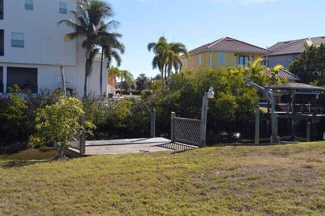 Photo - 6525 Manila Palm Way