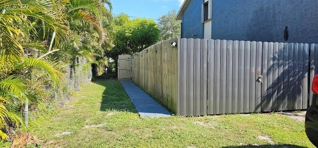 Photo - 3684 Pinehurst Dr Unit Effiency