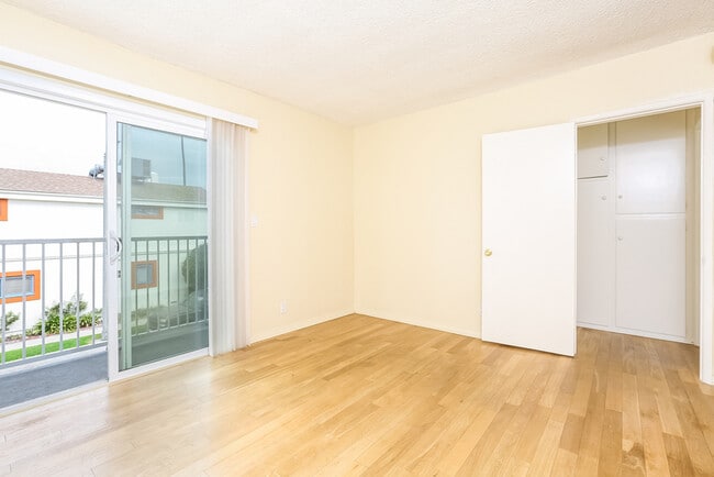 Building Photo - 2611 Ocean Ave