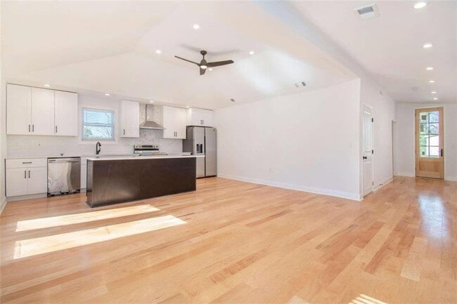 Photo - Room in House on Meldon Ave SE