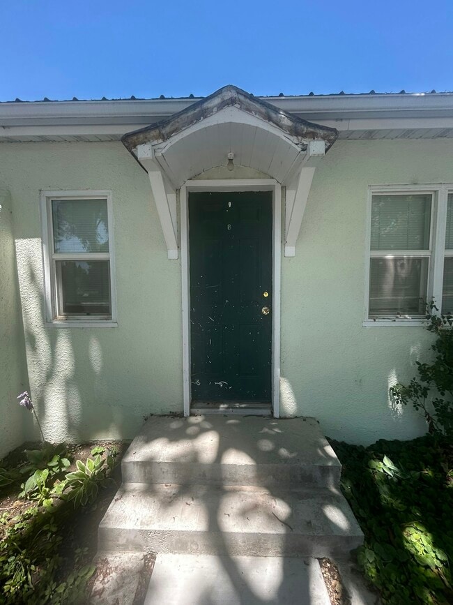 Building Photo - 418 W 13th St Rental