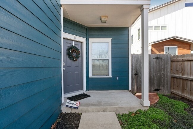 Photo - 1810 Adina St