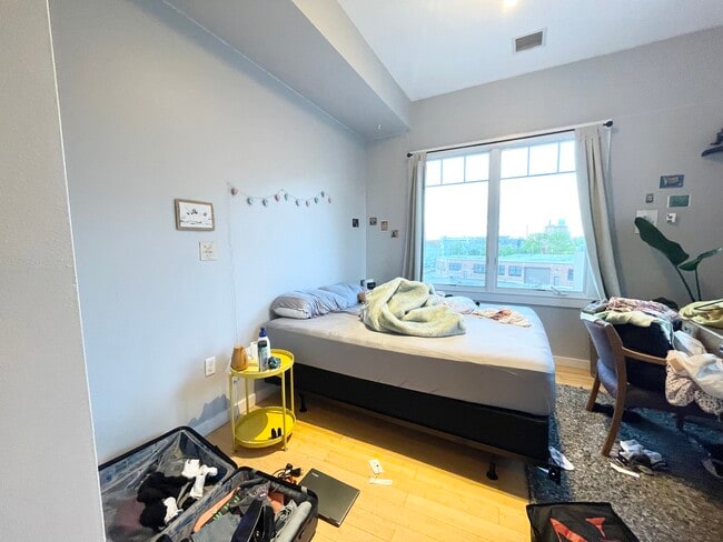 Building Photo - 1431 Tremont St Unit #3PH