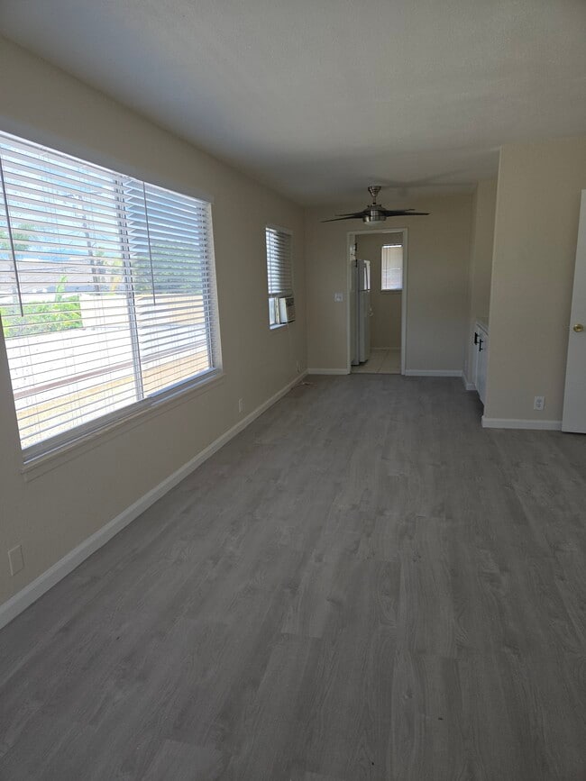 Photo - 2433 E Garvey Ave N Unidad 2