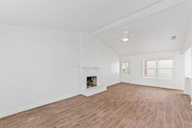 Photo - 1926 Lantern Ln