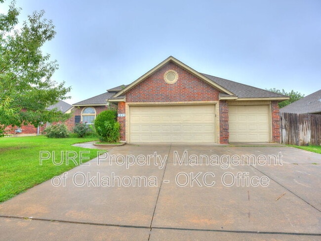 Building Photo - 1605 SW 33RD St