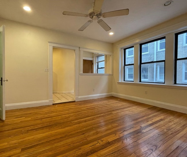 Building Photo - 240 Kelton St Unit 3