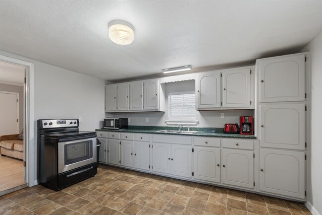 Photo - 1202 Gillis Ave