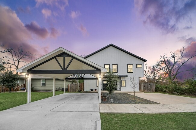 Building Photo - 8305 Prairie View Dr