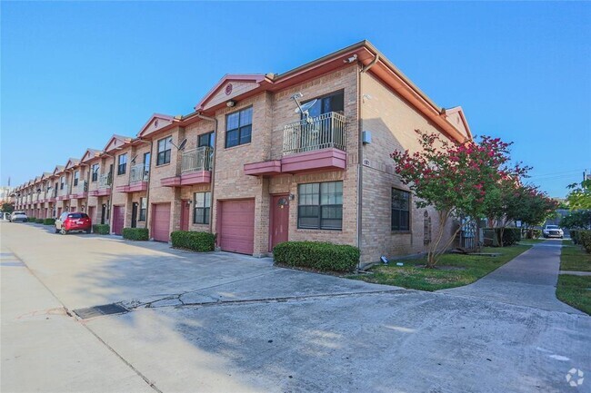 Building Photo - 9400 Bellaire Blvd Rental