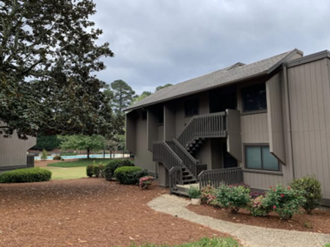 Building Photo - 3 Bedroom Pinehurst Executive Residence on Lake Pinehurst